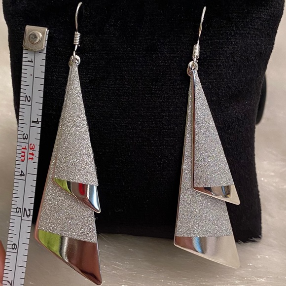 Elegant Frost: Geometric Drop Fashion Earrings in Frosted Silver - Picture 13 of 13